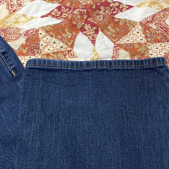 Signature Levi Strauss Curvy bootcut 16 short - Picture 3 of 9